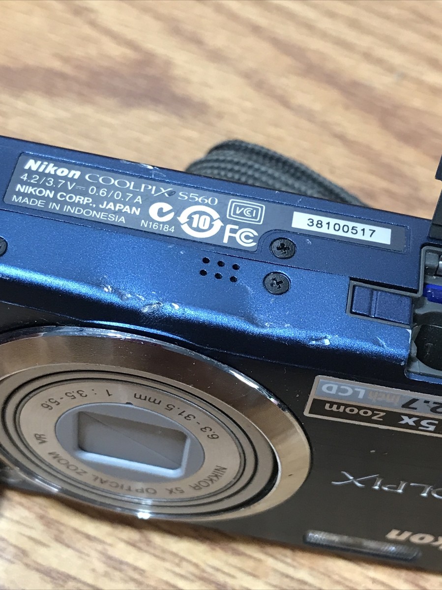 FOR PARTS - READ - Nikon Coolpix S560 10.0MP Digital Camera - Not