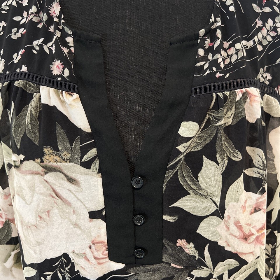 Soho New York & Company Worms Black Pullover Blouse With Floral Design