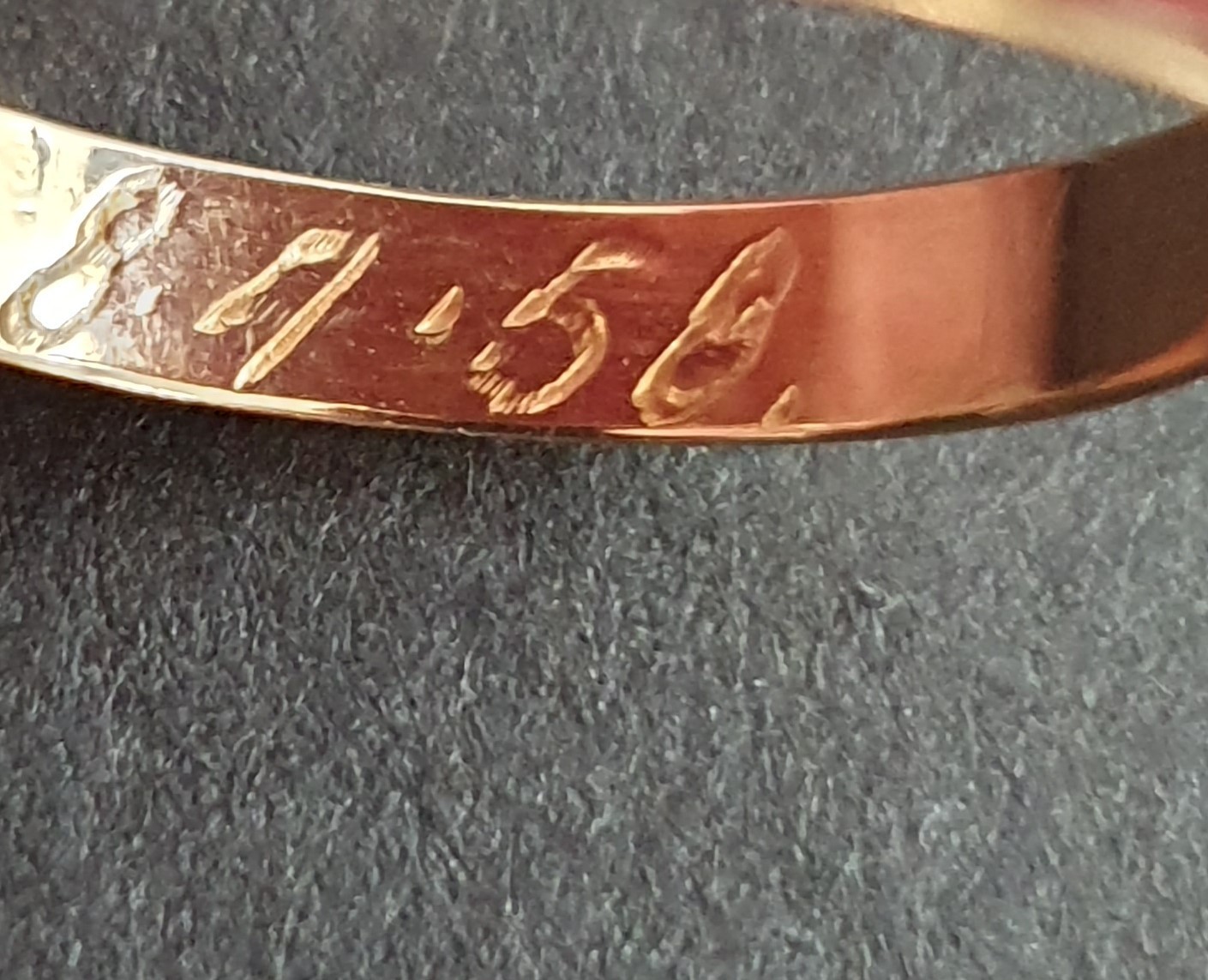 Solid 18ct Yellow Gold Ring "RD Pend" Hallmark 1.… - image 6