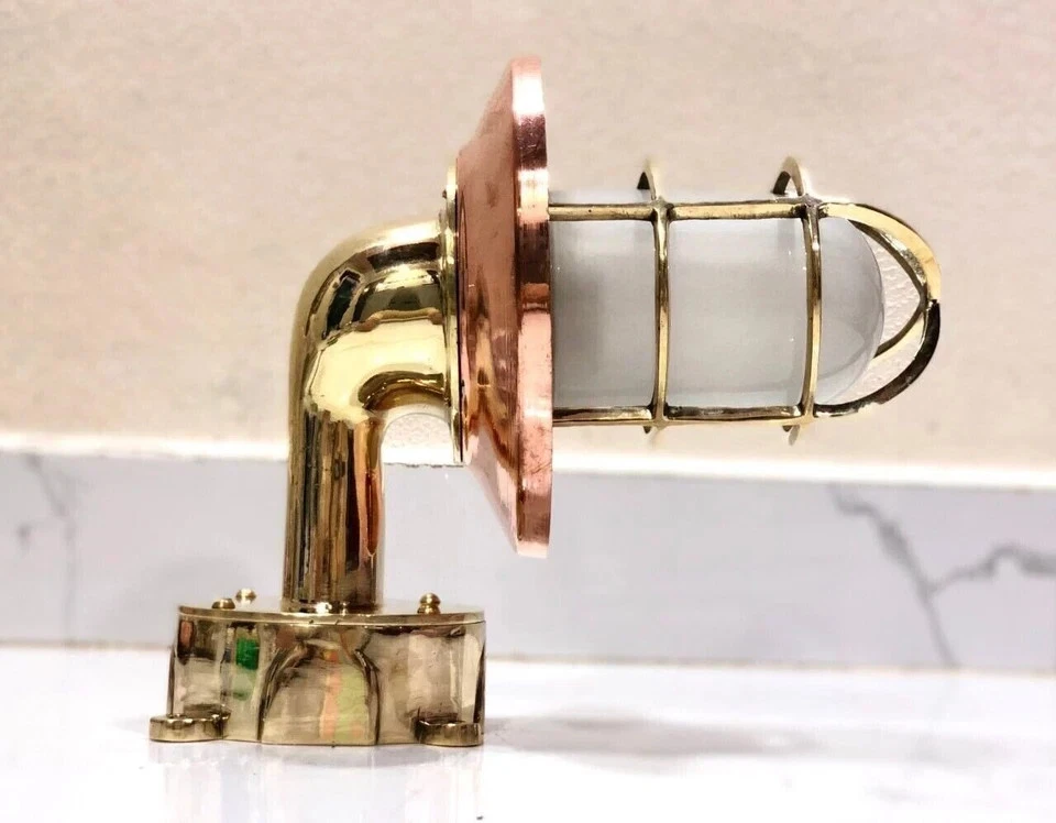 Luz de pared de paso de barco náutica de latón con deflector de cobre - caja de conexiones Foto 2 de 4