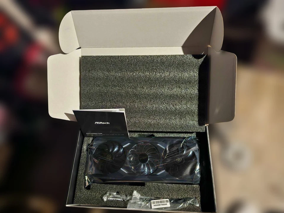 AMD Radeon™ RX 9070 XT Taichi 16GB OC - Brand new in box - Free shipping - Image 3 of 3