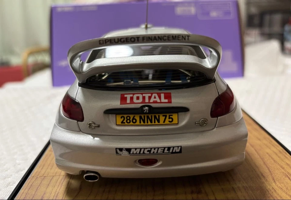 Modellino auto rally AUTOart 1/18 Peugeot 206 WRC 2002 - Immagine 4 di 4