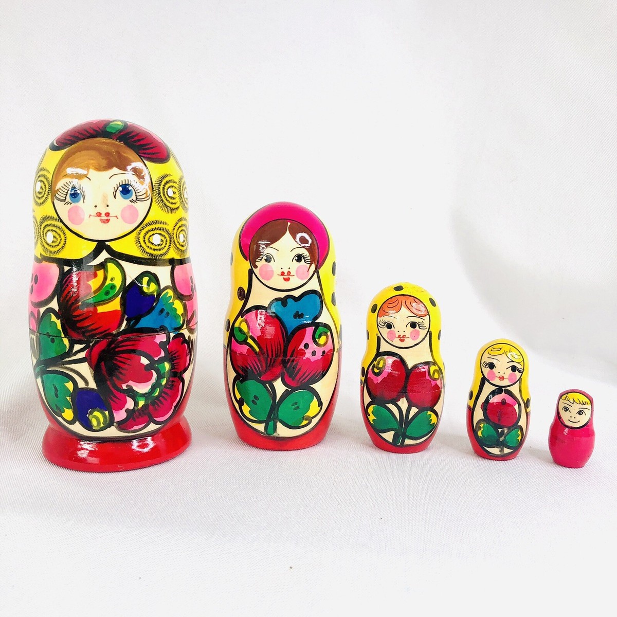 Vintage 90s Russian Matryoshka 5 Piece Wooden Nesting Dolls 5.5