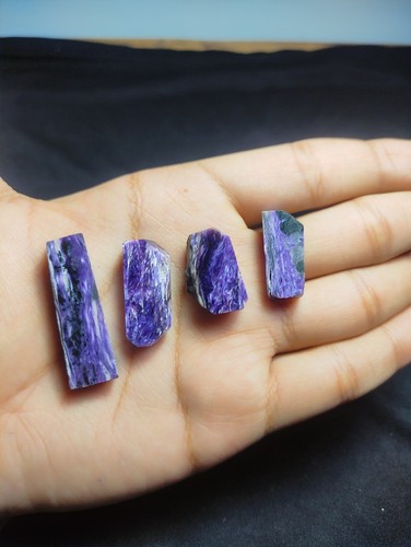 Fette lucide caroite naturale - Fette minerali viola uniche, dimensioni, pesi - Foto 2 di 7