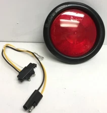 FLUSH MOUNT RED LIGHT WITH FRUEHAUF PLUG, TRUCKLITE 40051R