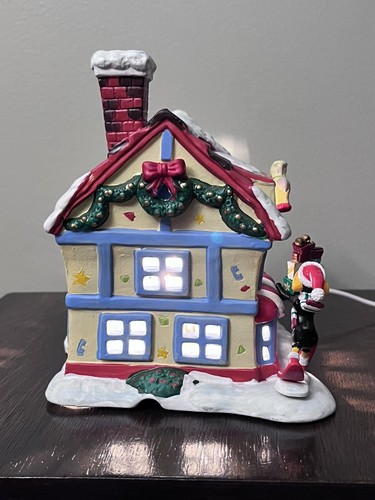 Looney Tunes Matrix Daffy’s Toy Shop Christmas Light Up - Picture 4 of 8