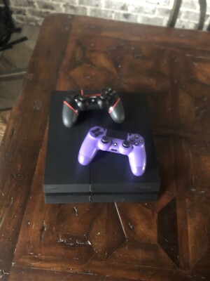Sony PlayStation 4 Model CUH 1215 A with 2 Controllers