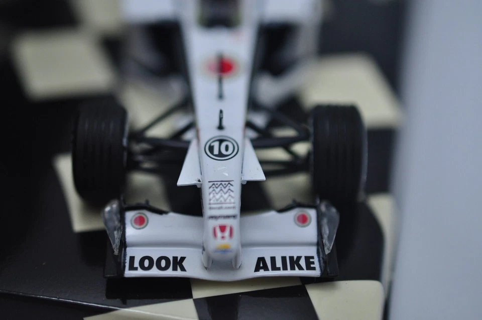 Minichamps PMA 1:43 BAR Honda 03 F1 Jacques Villeneuve Excellent W/Plastic Case - Image 3 of 4