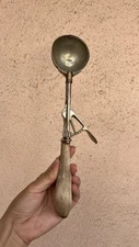 Antique 1915 Gilchrist's No. 31 Ice Cream Scoop With Wood Handle
