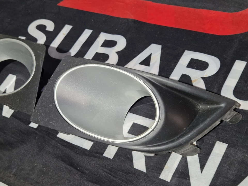 Subaru Legacy 2008 2009 sedán delantero izquierdo/derecho luz antiniebla bisel cubierta OE Foto 3 de 4