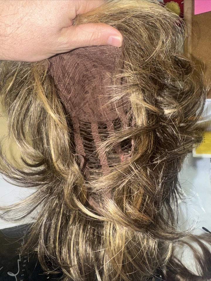 Peluca Serie Diseñador Amore Colección Noriko Cabello Sintético Rubio Miel Resaltador Foto 4 de 4