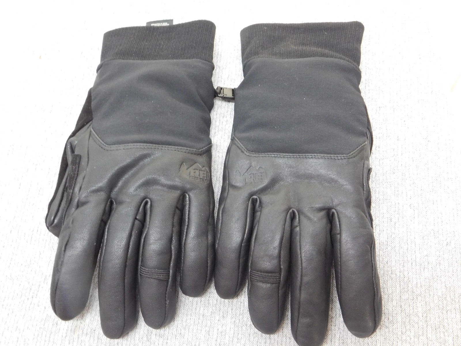 REI Co-op Gloves Mens M Black Leather Nylon Insulated Fleece Lined Winter Hiking
Opens in a new wind