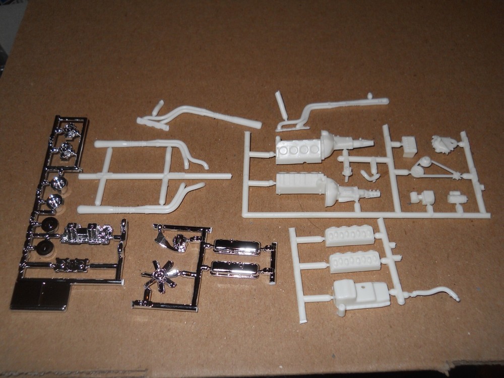 1967 Chevelle SS 1/25 scale model with 396 engine and long tube headers