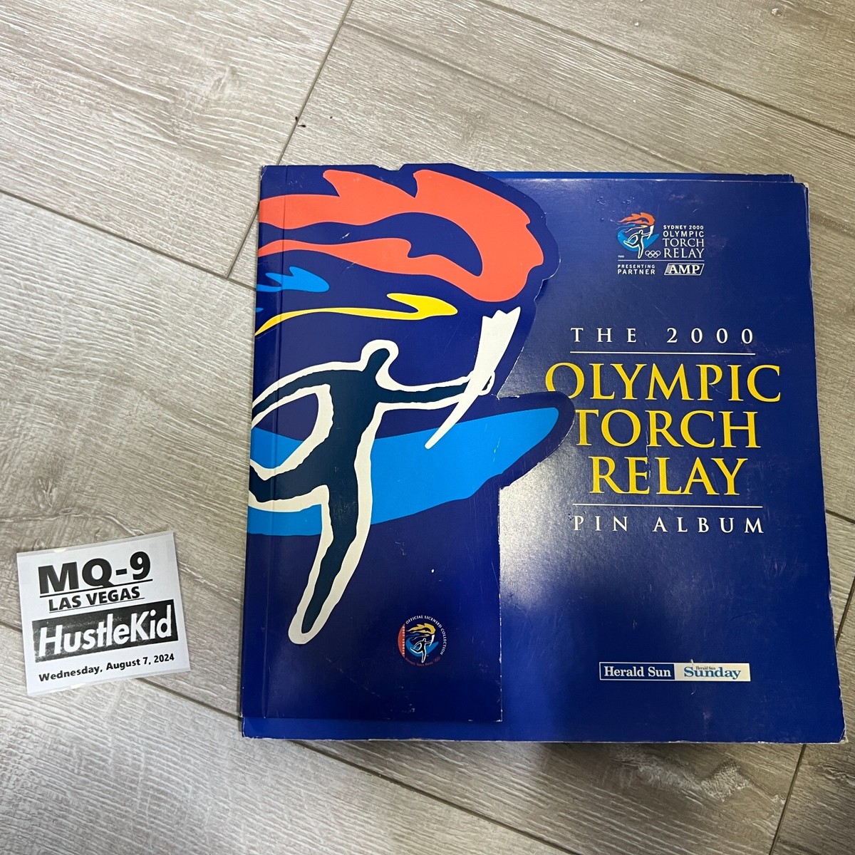 2000オリンピック pins collection Genuine The 2000 Olympic Torch Relay Pin Collection Album WA