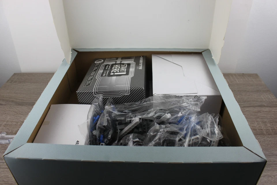 LEGO Mindstorms Nxt 8527 100% Complete In Box - OPEN BOX *READ* Pieces Sealed - Image 2 of 4