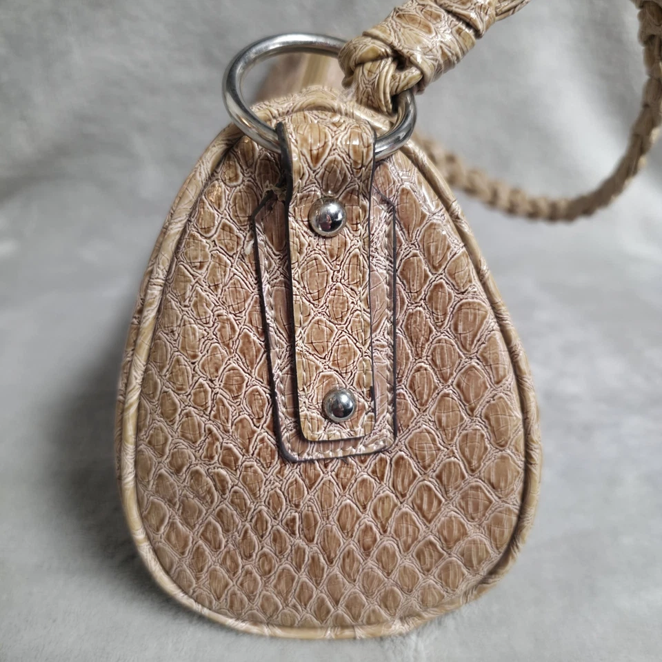 VTG Y2K XOXO Small Shoulder Baguette Tan Womens Purse - Image 3 of 4