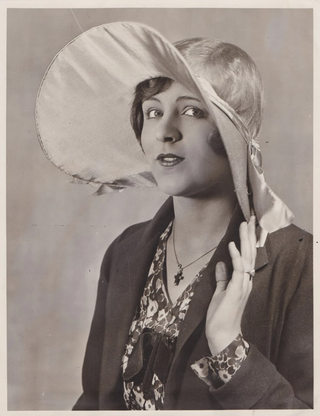 1928年 プレスフォト MGM スタジオ女優 Blanche Le Clair モデル ワイド スティフ ブリム ハット - 画像1/2