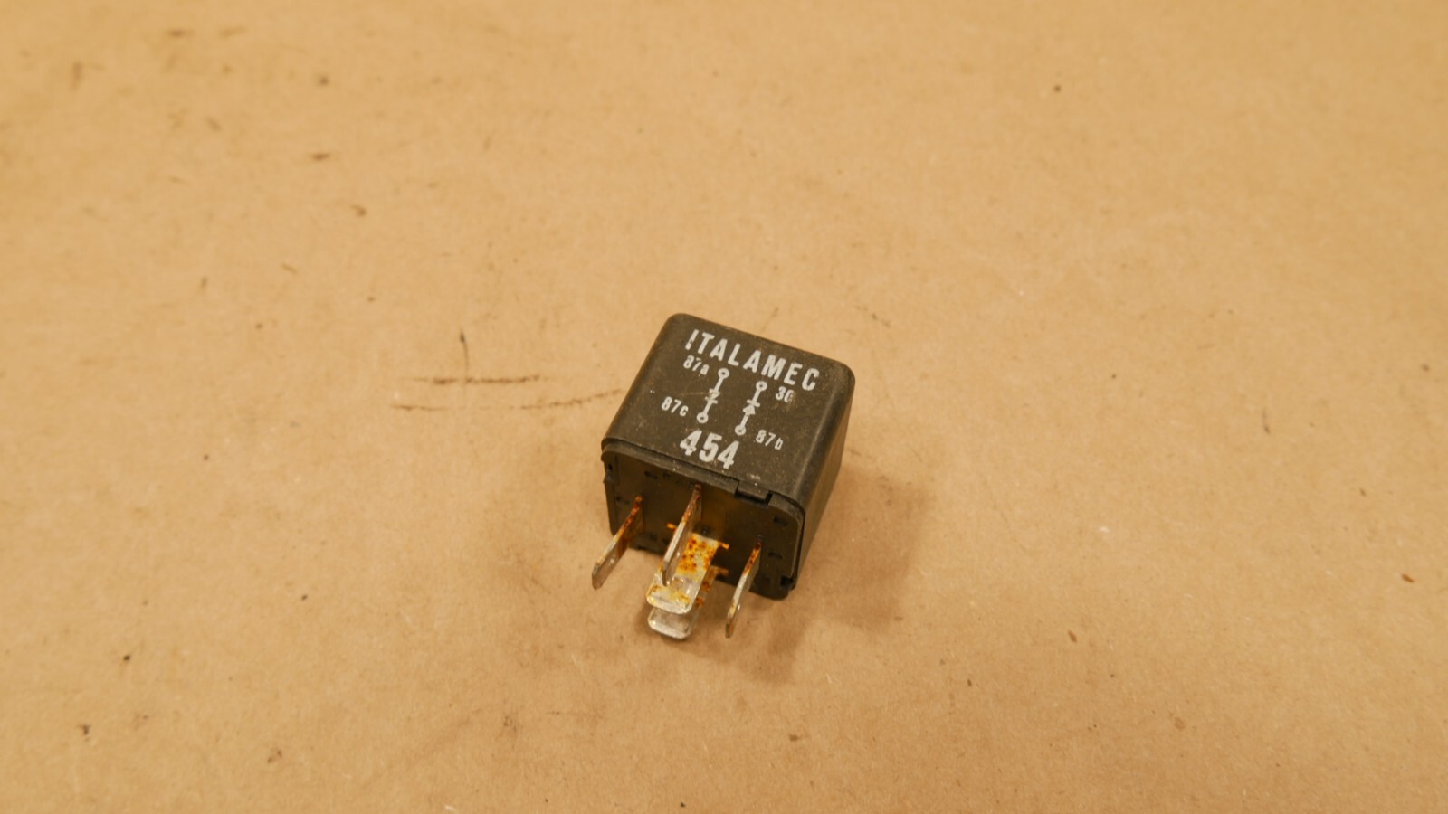 Ferrari 348 Relay P/N 131785