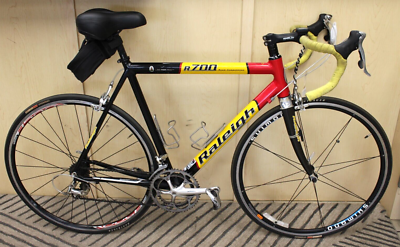 RALEIGH R700 (2001) 9-speed, 11 - 23 teeth Road Bike / 27-1/2
