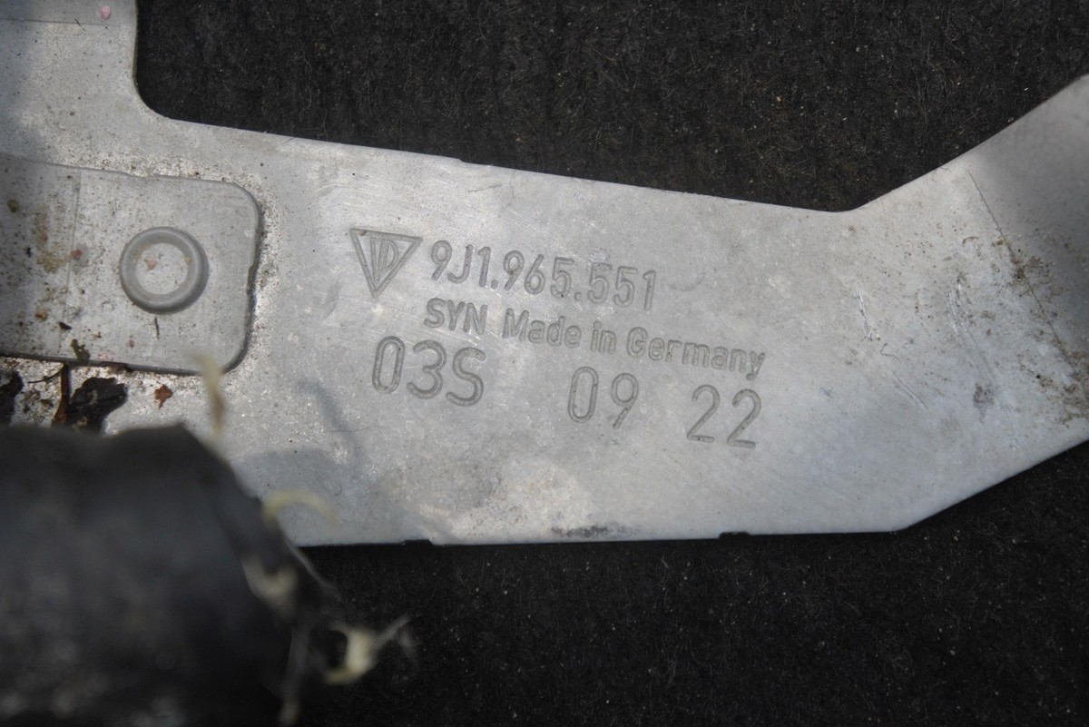 Auxiliary Water Coolant Pump Bracket 9J1965567F 9J1965551 Porsche  