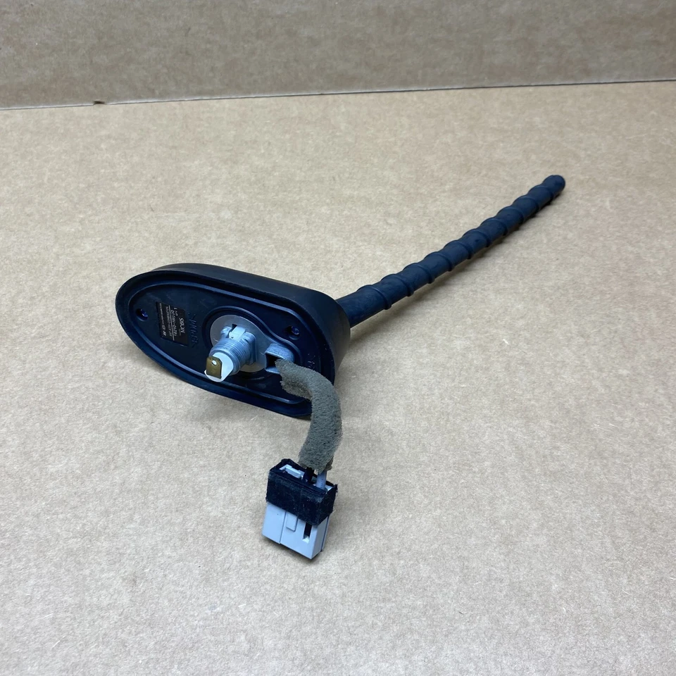 Conjunto de antena de radio montada en el techo Kia Rio 2012-2017 con mástil 96210-1W000 Foto 3 de 4