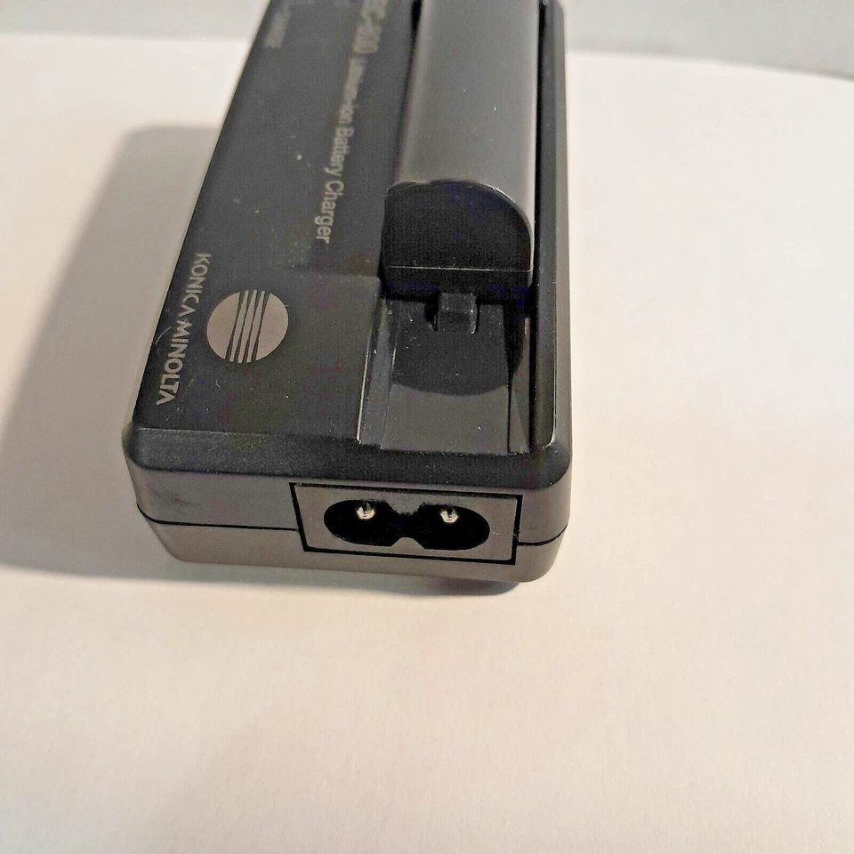 Cargador de batería Konica Minolta BC-800 y batería NP-700--sin cargador Foto 3 de 4