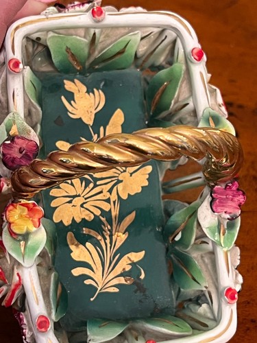 Antico cesto di fiori oblungo vintage KBNY Italia Capodimonte con manico oro - Foto 9 di 12