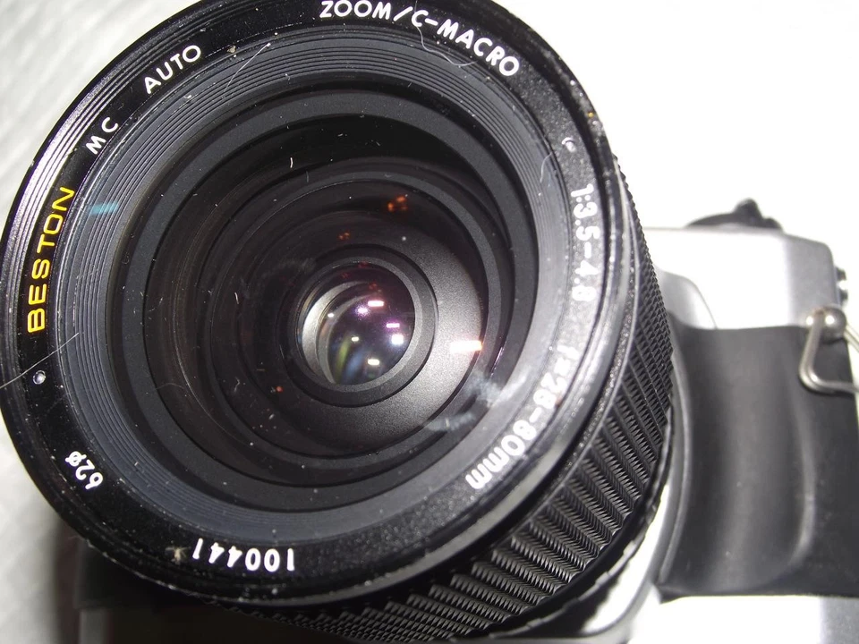 VIVITAR V4000 35MM FILM CAMERA WITH 28-80MM F3.5-4.8 MACRO ZOOM LENS, WORKS - Image 3 of 4