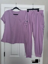 MED COUTURE Scrub Set Large Lilac Scrubs NEW 2 Pc Set Jogger Yoga Pants “LILA”
