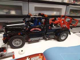 LEGO TECHNIC Fred's Garage Tow Truck 9395 Complete With Power Functions 