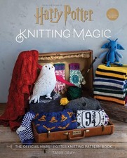 Harry Potter: Knitting Magic: The Official Harry Potter Knitting Pattern Boo...