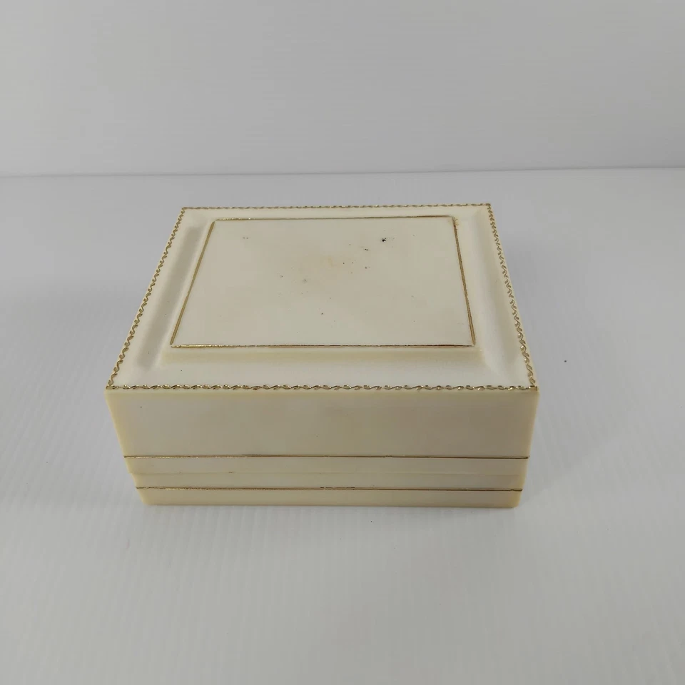 Vintage Shell Buttons Bulk Lot - Image 4 of 4