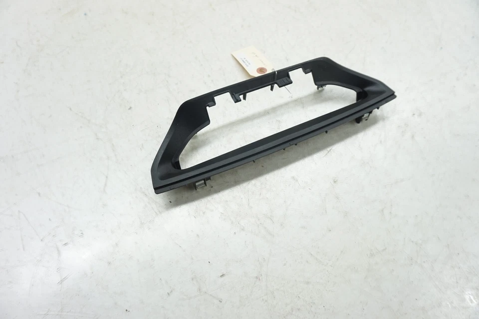 Отделка адаптера ободка дисплея центральной приборной панели 2016-2021 BMW X1 F48 OEM - Изображение 2 из 4