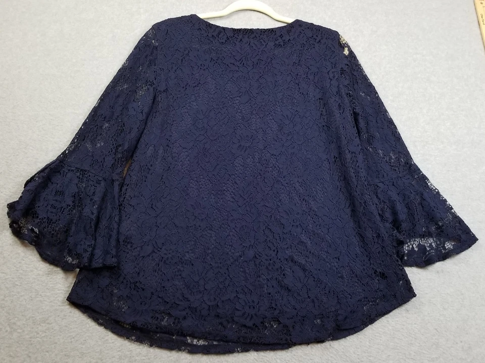 Elle Top Women’s Extra Large XL Blue Lace ¾ Bell Sleeve Crewneck Romantic Date - Imagem 3 de 4