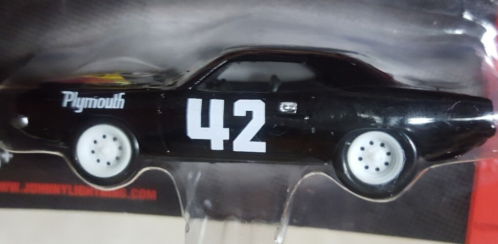 1/64 ジョーニーライトニング 1970 プリムス AAR CUDA クーダ Amazon.com: Johnny Lightning 1970 Plymouth AAR Cuda, Limited