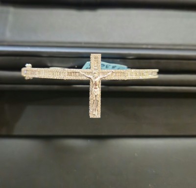 10kt 18.72 gram 1.96 ctw natural diamond bangle cross bracelet
