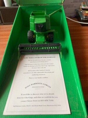ERTL.1:64.FARM.JOHN DEERE 2266 MÄHDRESCHER.PRÄSENTATIONSBOX. ALLES FUNKTIONIERT.