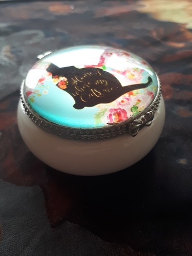 Cat jewellery / pill box - cat lover collectable - Picture 2 of 3