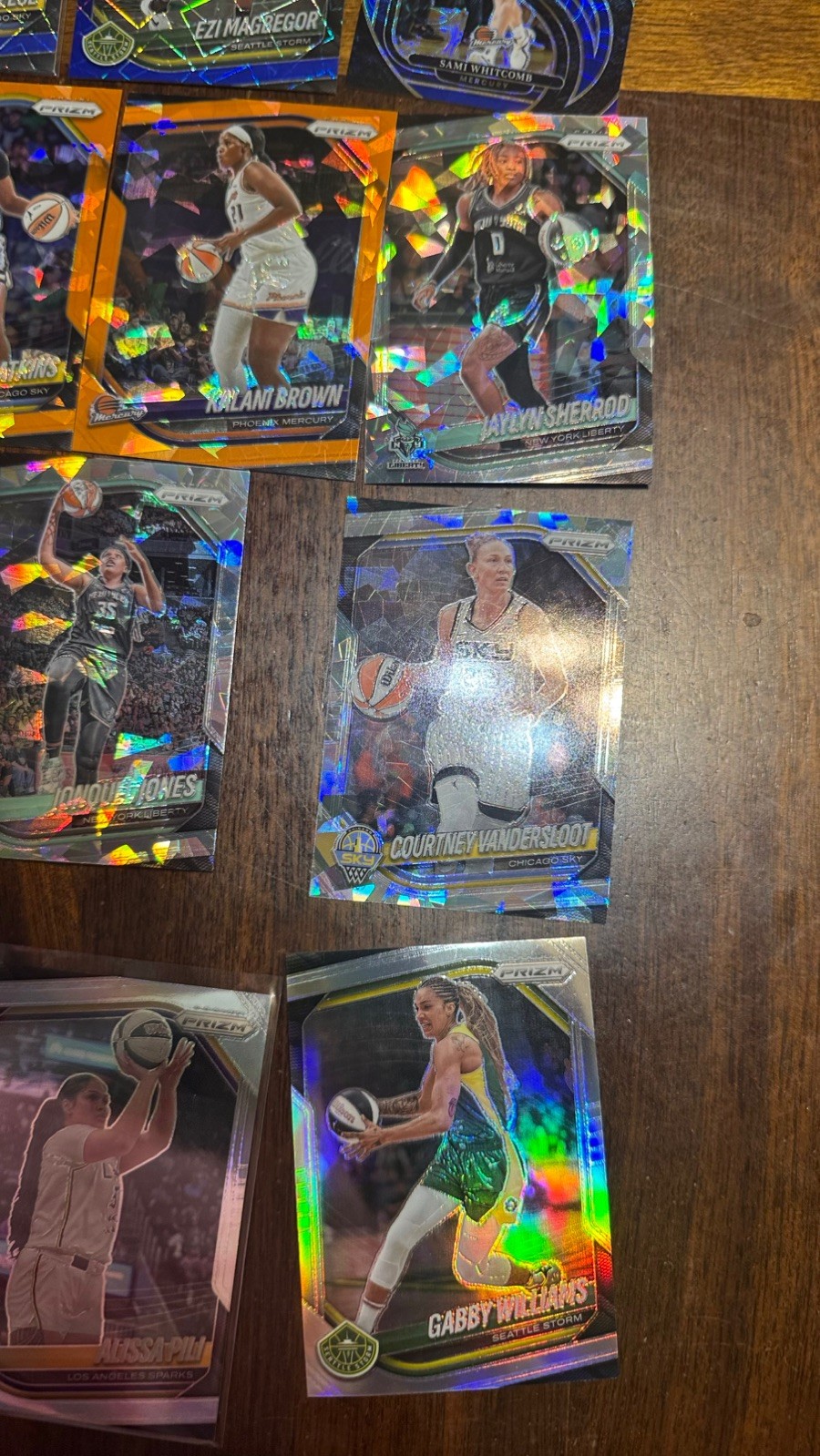 2025 WNBA Prizm Refractors Color, Auto Lot Of 52 Card Caitlin Clark -NO BASE view 4