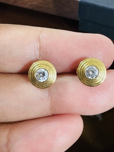 Conjunto de aretes para mujer de oro real amarillo fino 750 puro de 18 quilates 2,52 g 7/7,5 mm - Imagen 7 de 18