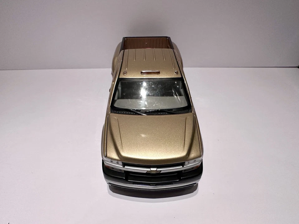 Anson Chevy Silverado Dually 3500 Gold 1/18 Scale Diecast Model Truck READ DESC - Image 4 of 4