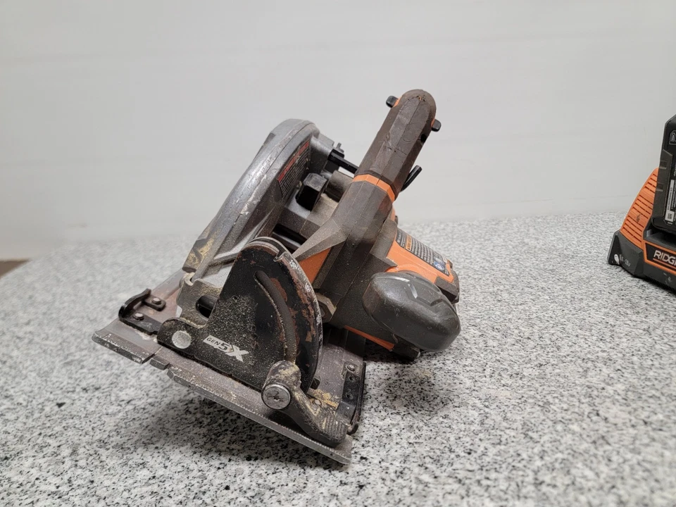 RIDGID R8652 18-Volt Lithium-Ion Brushless 7-1/4" Circular Saw - Image 3 of 4