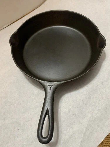 Vintage Refurbished Griswold Large Block Logo Smooth Bottom #7 Cast Iron Skillet