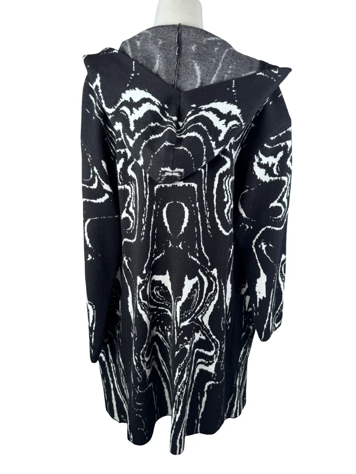 Cardigã Eva & Paige preto/branco padrão gráfico frente aberta com capuz tamanho M - Imagem 4 de 4