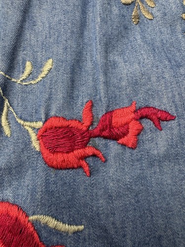 Beige By Eci Blue Denim Chambray Floral Embroidered V-neck Sleeveless Dress Sz 8 - Picture 7 of 12