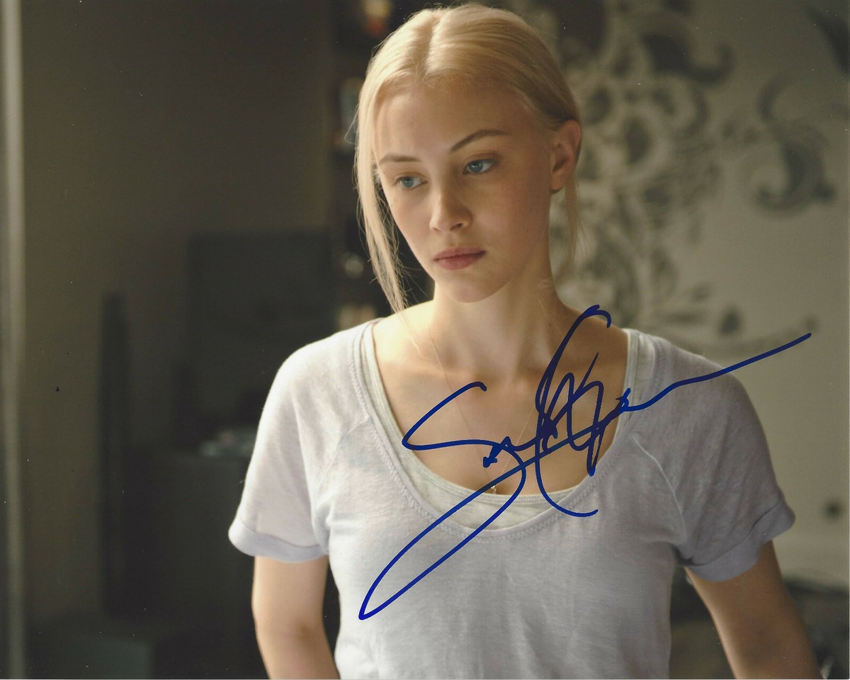 サラ・ガドン直筆サイン入り写真…Sarah Gadon…ロイヤル・ナイト英国王女 サラ・ガドン直筆サイン入り写真…Sarah Gadon…ロイヤル・ナイト
