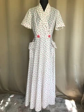 Vintage 60's Evelyn Pearson house dress, white with pink roses with 2 buttons
