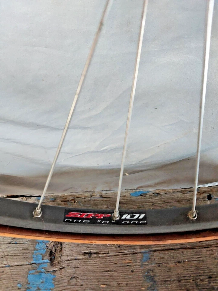 Zipp 101 700c Tubular Rear Wheel 130mm 28 Spoke 10 Speed Campagnolo - Image 3 of 4