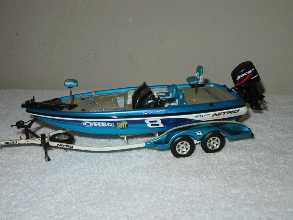DALE EARNHARDT JR. #8 OREO/RITZ 2004 CASTAWAY NITRO BOAT & TRAILER  1:24 HQ ITEM - Image 4 of 4