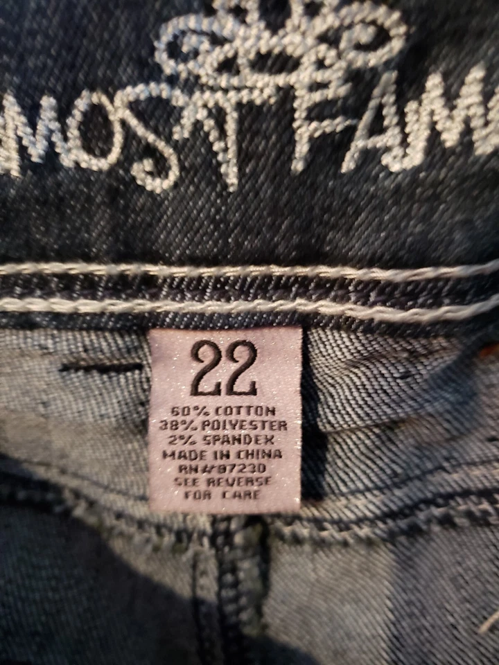 ALMOST FAMOUS DISTRESSED JEANS SIZE 22 - Image 3 of 4